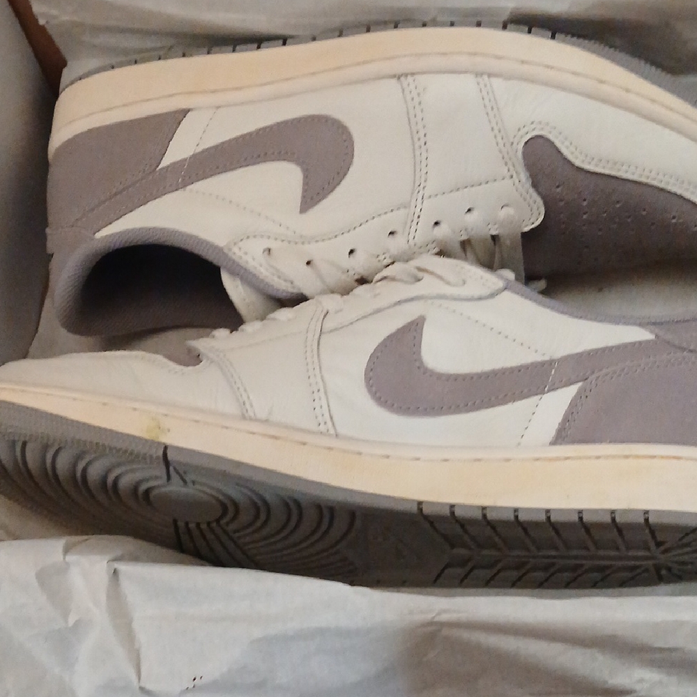 Nike Air Jordan 1 OG Lows White and Gray With Matching Gray laces Worn Once